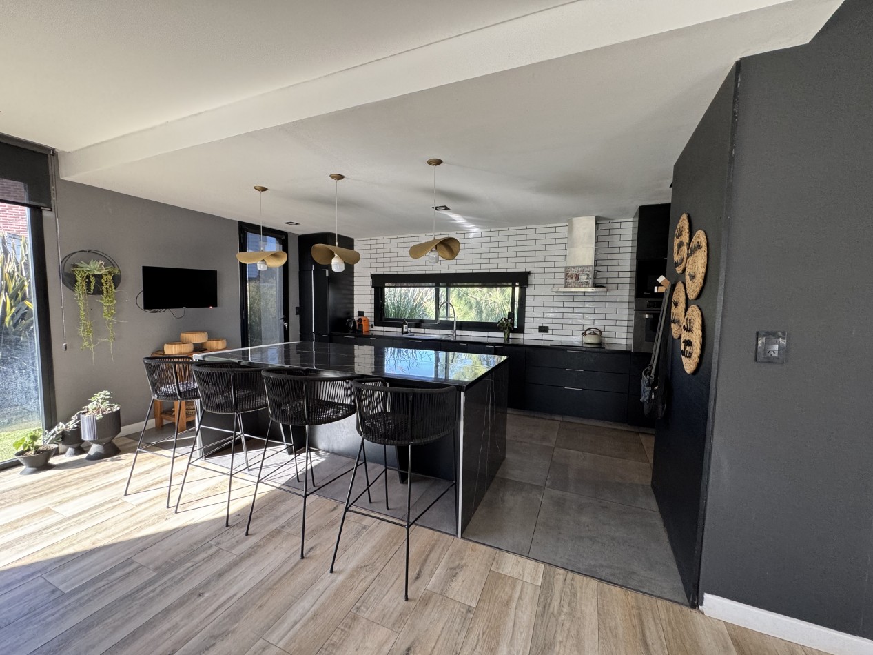 EXCELENTE CASA CON PISCINA EN VENTA EN BARRIO PRIVADO RUMENCO