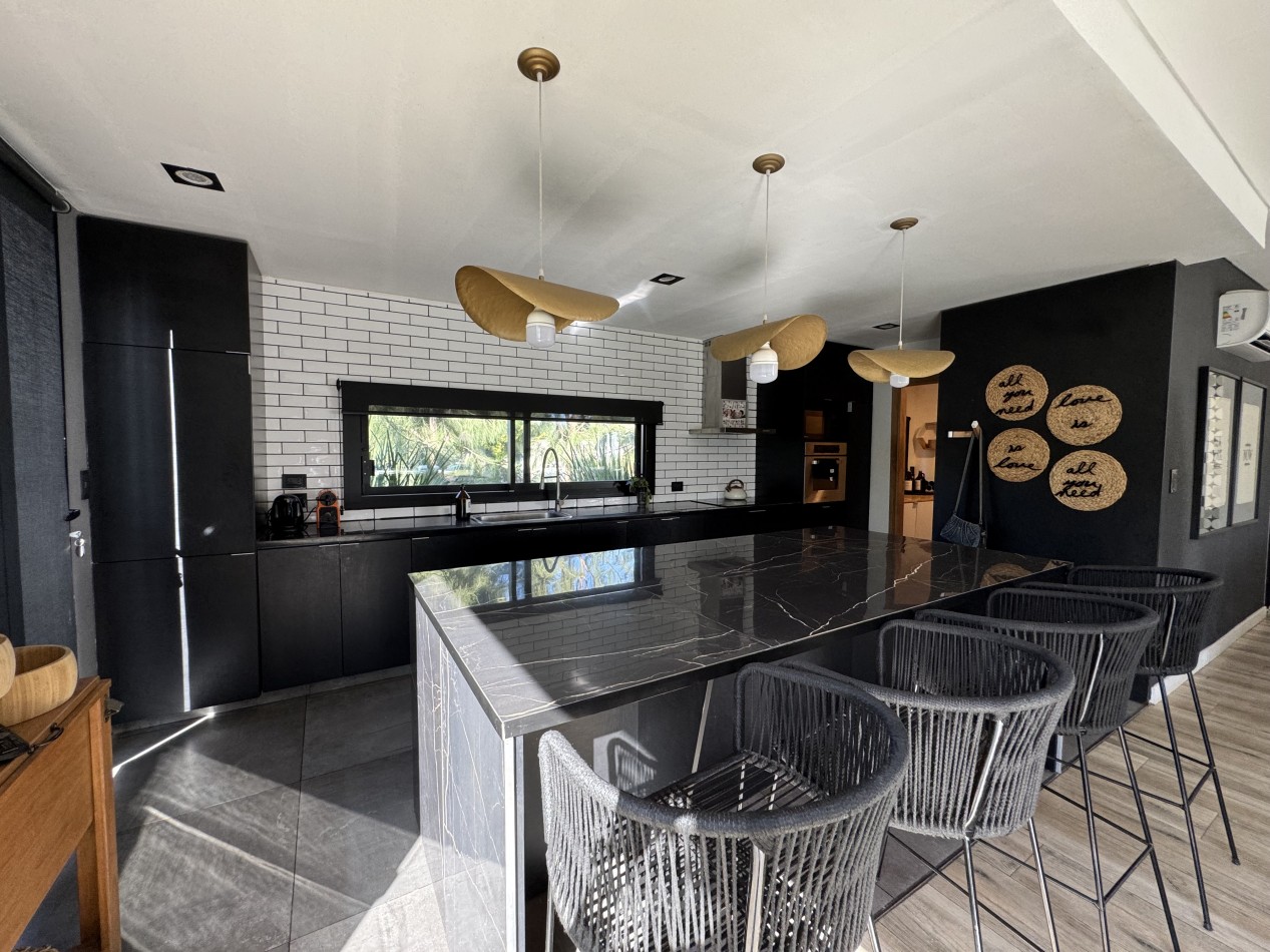 EXCELENTE CASA CON PISCINA EN VENTA EN BARRIO PRIVADO RUMENCO