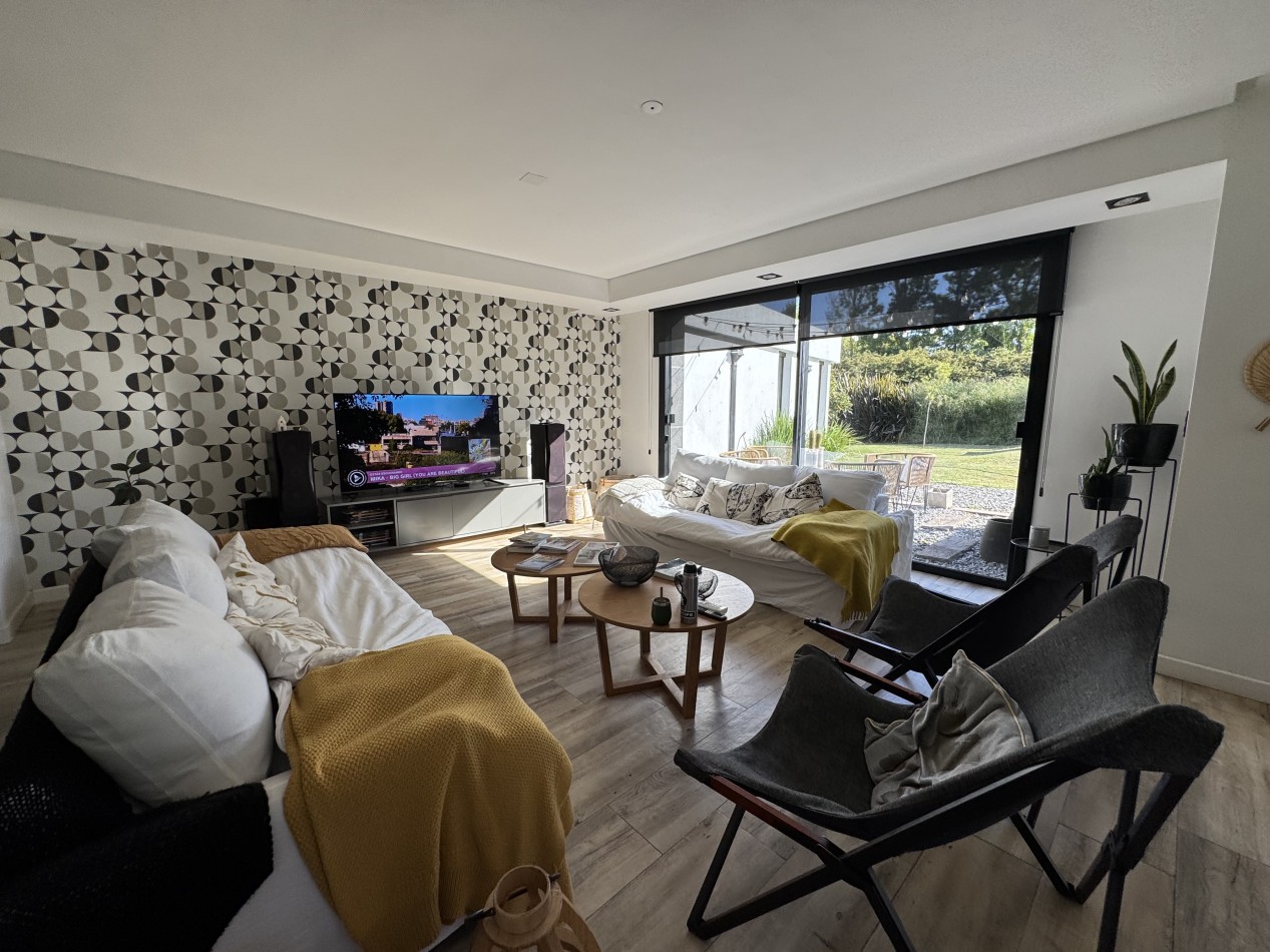 EXCELENTE CASA CON PISCINA EN VENTA EN BARRIO PRIVADO RUMENCO