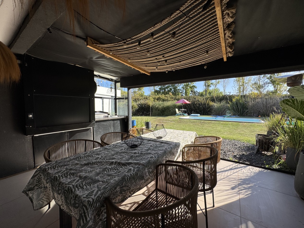 EXCELENTE CASA CON PISCINA EN VENTA EN BARRIO PRIVADO RUMENCO