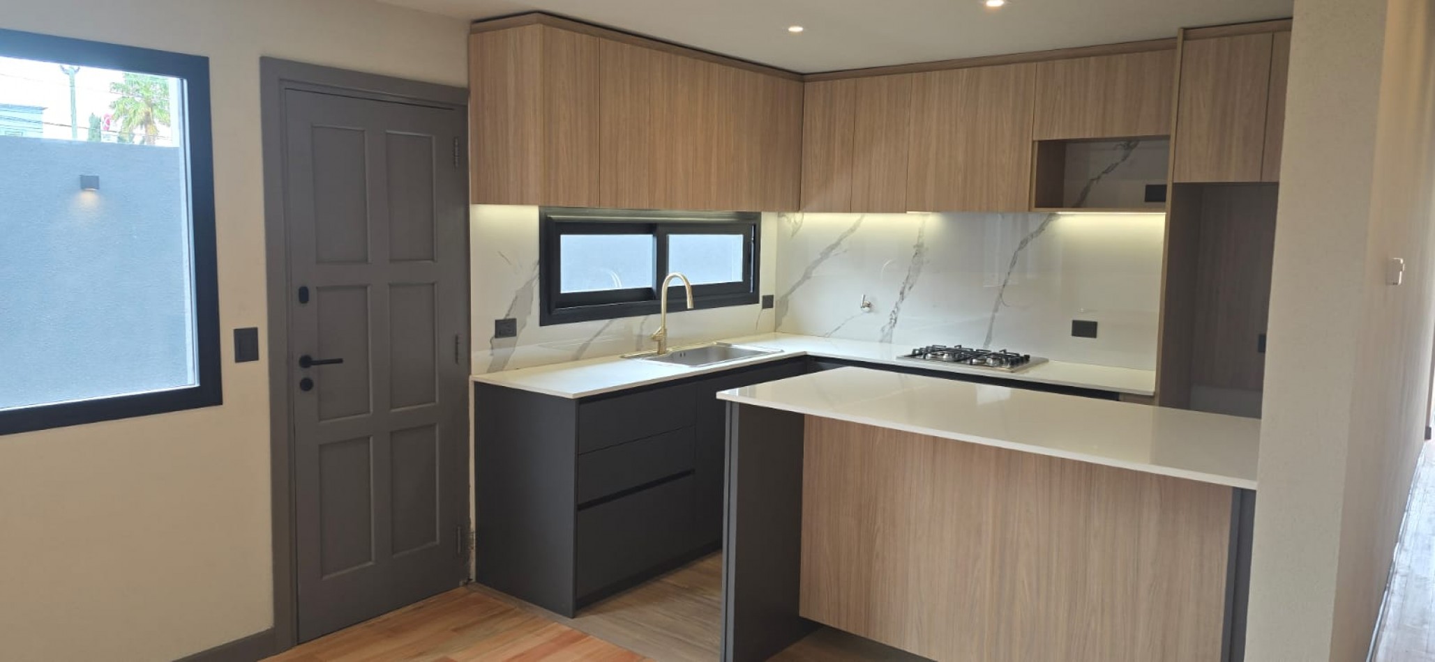 IMPERDIBLE!!! CHALET 3 AMB C GRAN PATIO y PISCINA RECICLADA A NUEVO PARQUE LURO