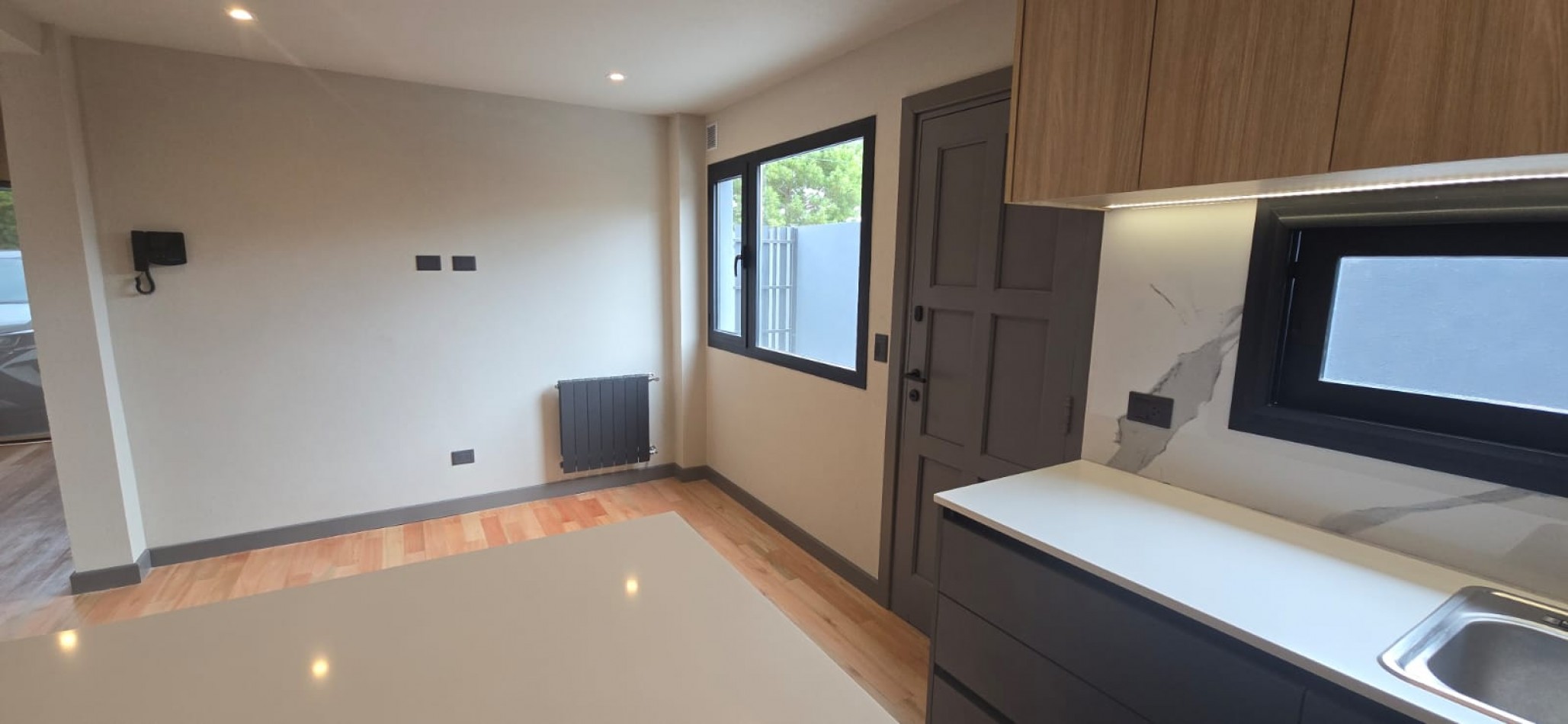 IMPERDIBLE!!! CHALET 3 AMB C GRAN PATIO y PISCINA RECICLADA A NUEVO PARQUE LURO