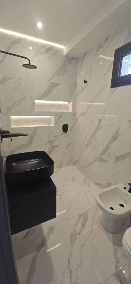 IMPERDIBLE!!! CHALET 3 AMB C GRAN PATIO y PISCINA RECICLADA A NUEVO PARQUE LURO