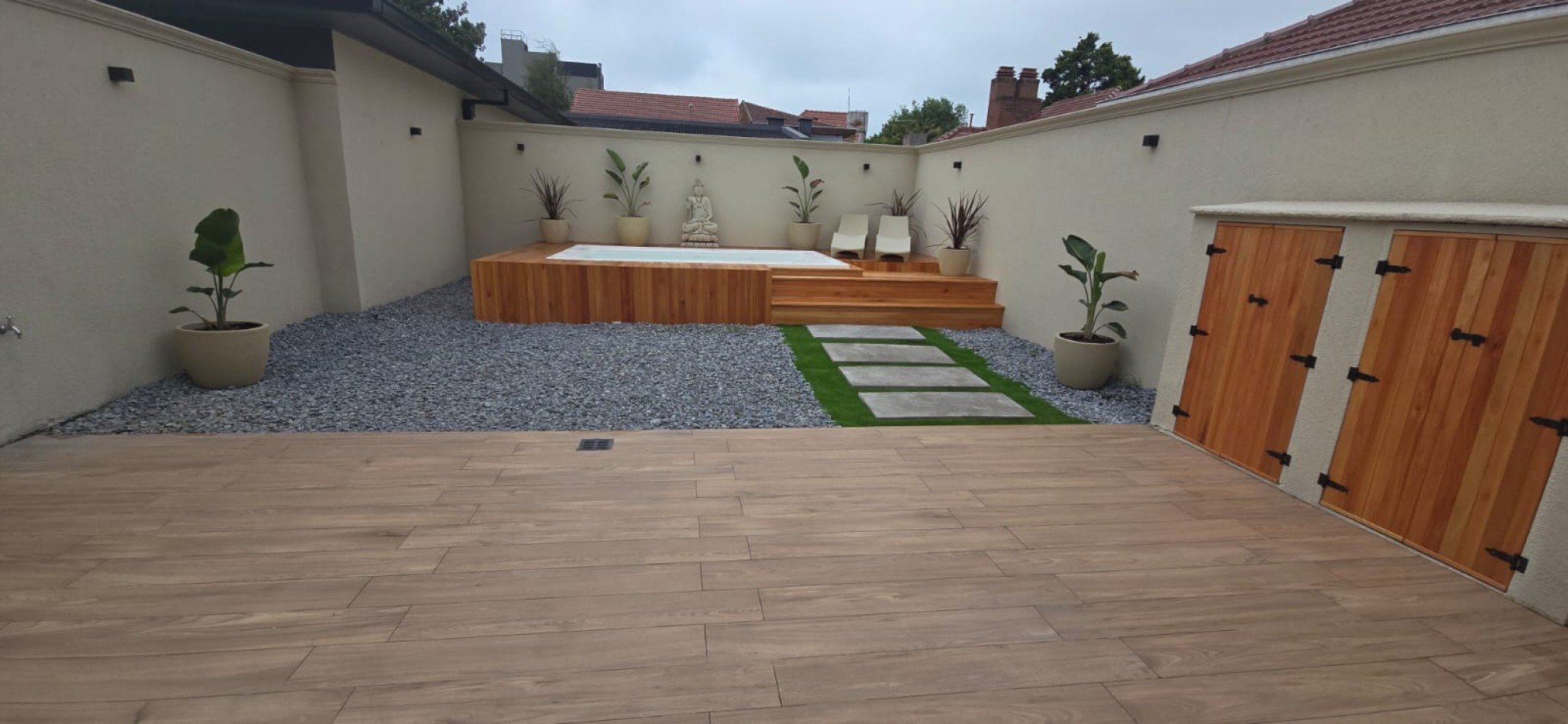 IMPERDIBLE!!! CHALET 3 AMB C GRAN PATIO y PISCINA RECICLADA A NUEVO PARQUE LURO