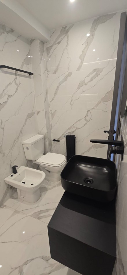 IMPERDIBLE!!! CHALET 3 AMB C GRAN PATIO y PISCINA RECICLADA A NUEVO PARQUE LURO