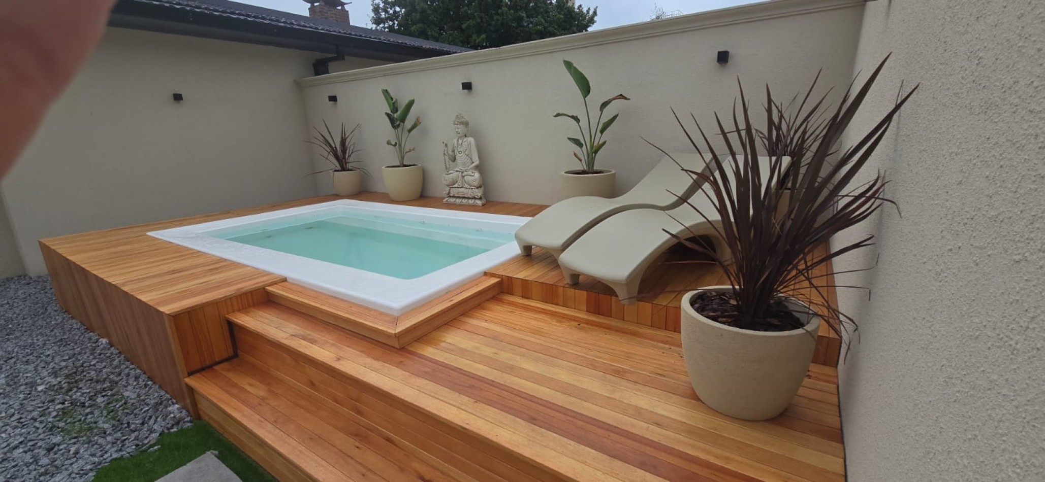 IMPERDIBLE!!! CHALET 3 AMB C GRAN PATIO y PISCINA RECICLADA A NUEVO PARQUE LURO