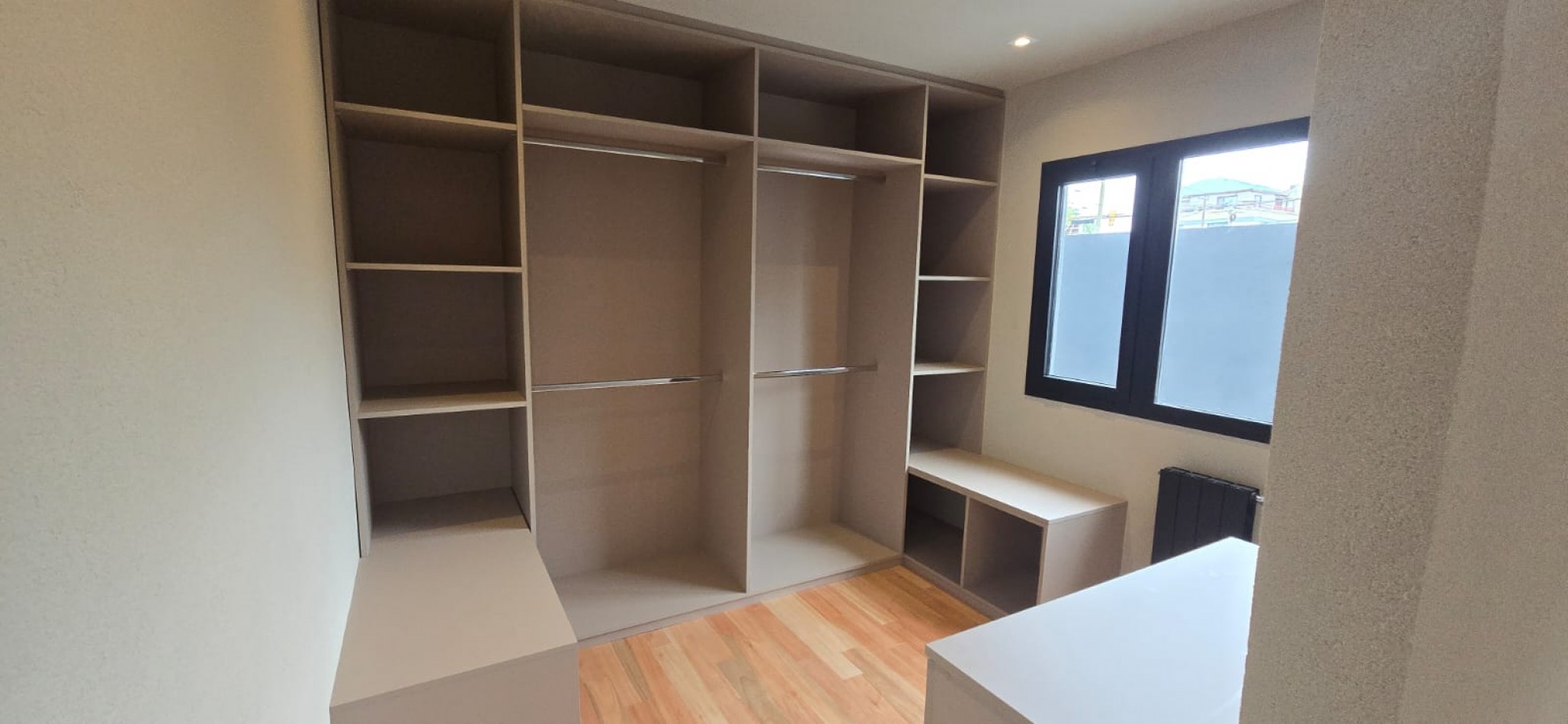 IMPERDIBLE!!! CHALET 3 AMB C GRAN PATIO y PISCINA RECICLADA A NUEVO PARQUE LURO
