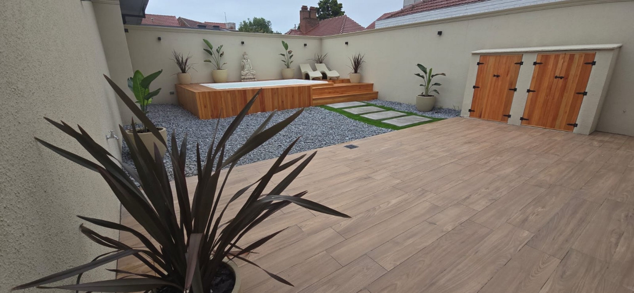 IMPERDIBLE!!! CHALET 3 AMB C GRAN PATIO y PISCINA RECICLADA A NUEVO PARQUE LURO