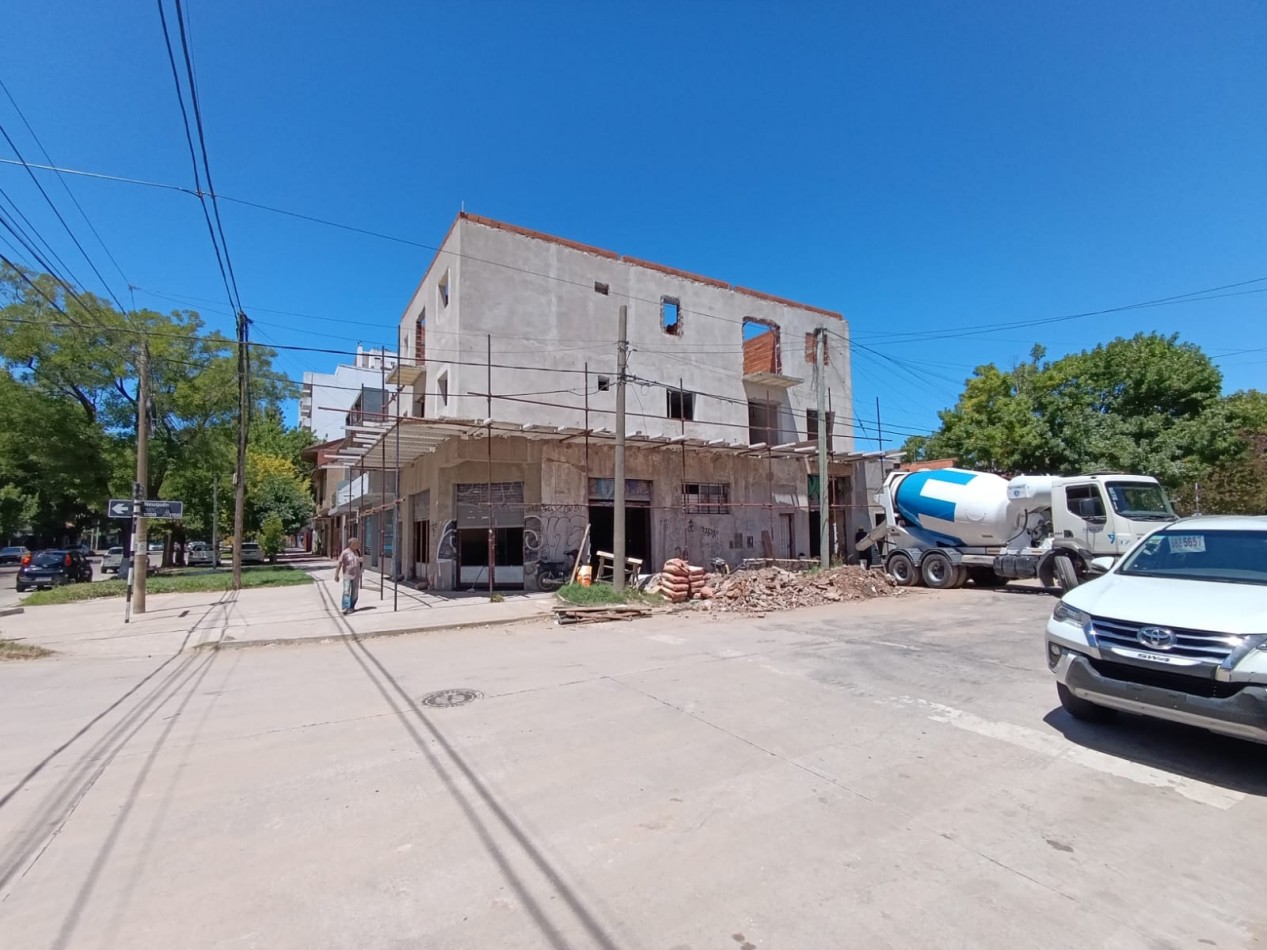 EXCELENTE LOCAL 140 M2 C PATIO EN LIBERTAD ESQ NEUQUEN
