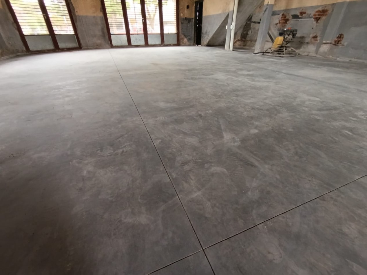 EXCELENTE LOCAL 140 M2 C PATIO EN LIBERTAD ESQ NEUQUEN