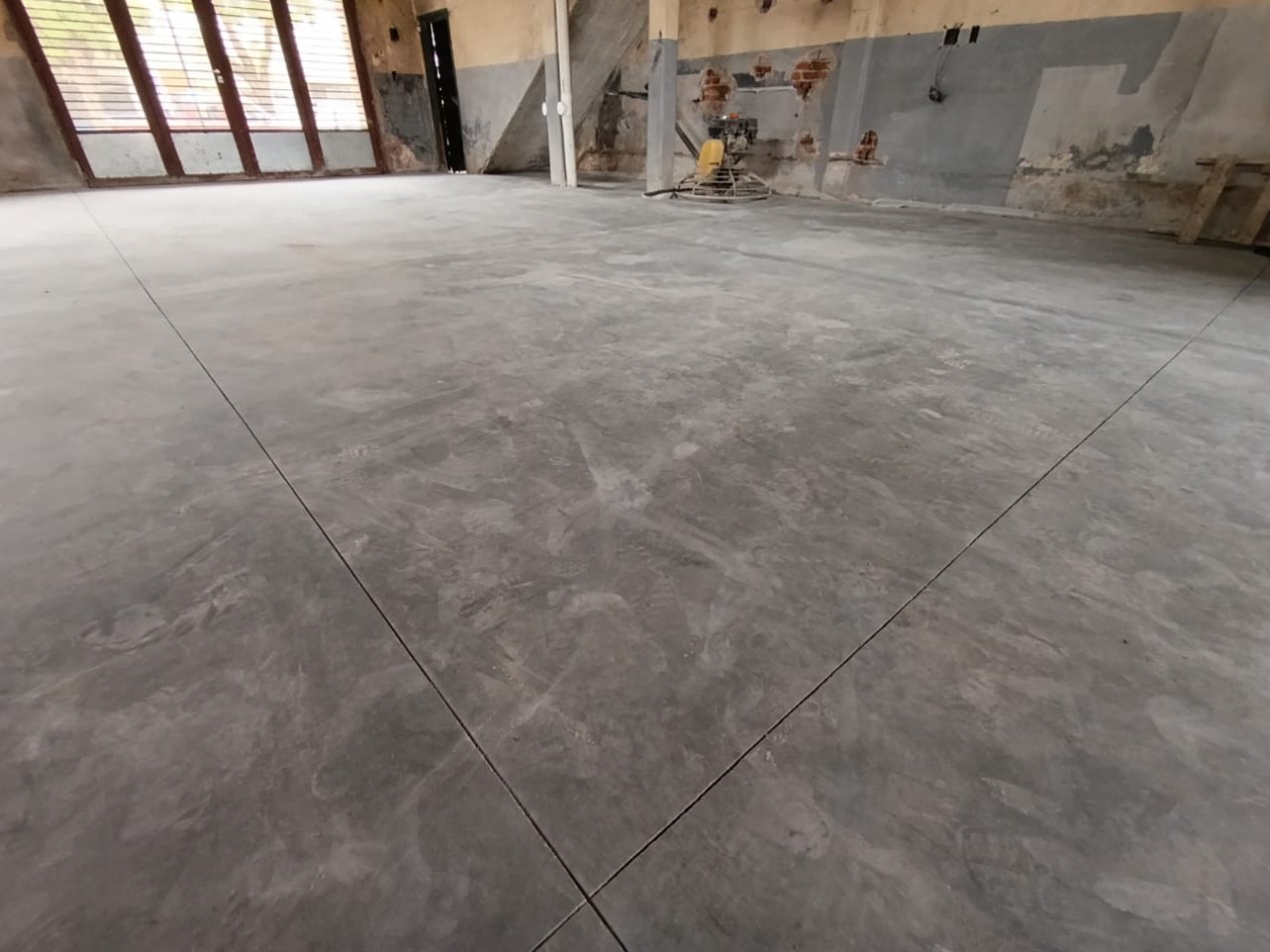 EXCELENTE LOCAL 140 M2 C PATIO EN LIBERTAD ESQ NEUQUEN