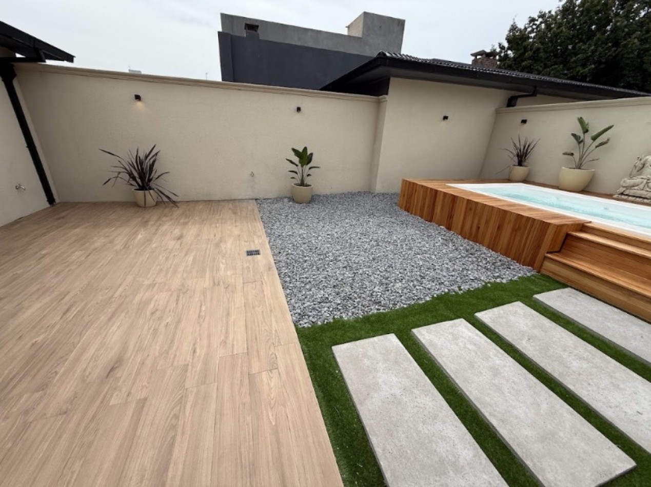 IMPERDIBLE!!! CHALET 3 AMB C GRAN PATIO y PISCINA RECICLADA A NUEVO PARQUE LURO