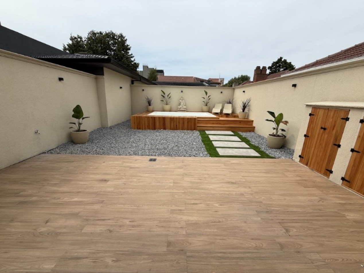 IMPERDIBLE!!! CHALET 3 AMB C GRAN PATIO y PISCINA RECICLADA A NUEVO PARQUE LURO