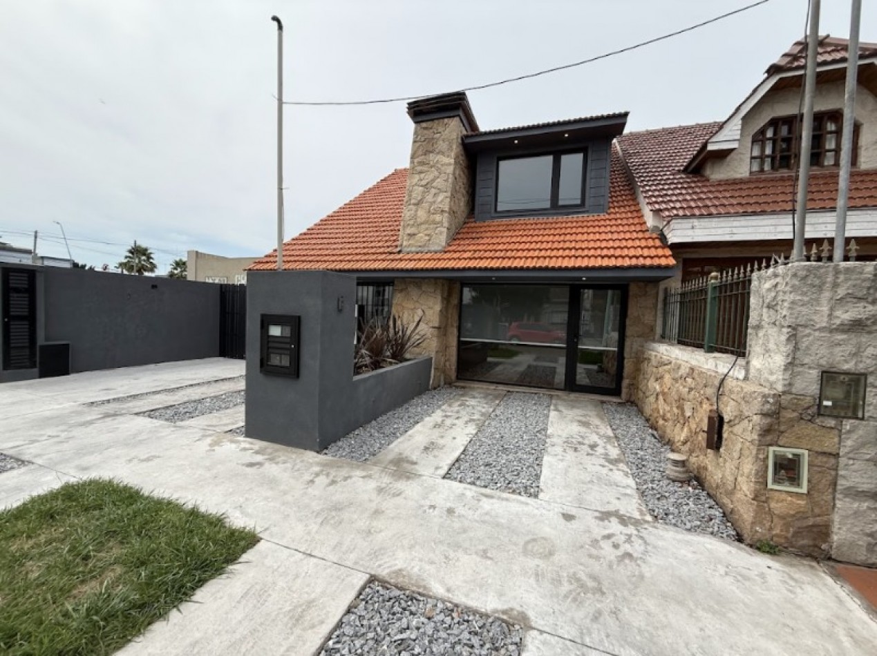 IMPERDIBLE!!! CHALET 3 AMB C GRAN PATIO y PISCINA RECICLADA A NUEVO PARQUE LURO