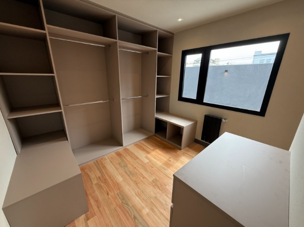 IMPERDIBLE!!! CHALET 3 AMB C GRAN PATIO y PISCINA RECICLADA A NUEVO PARQUE LURO