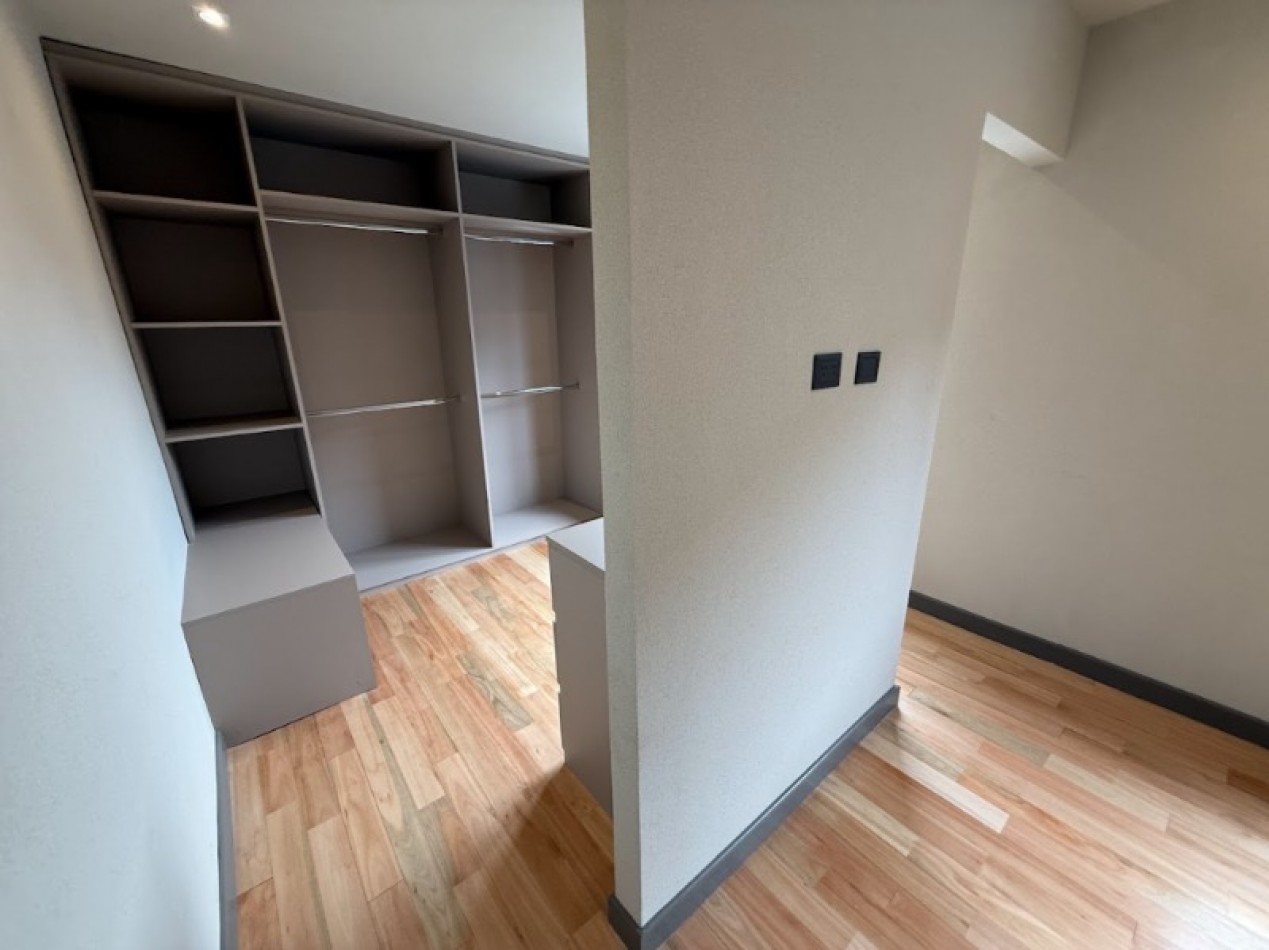 IMPERDIBLE!!! CHALET 3 AMB C GRAN PATIO y PISCINA RECICLADA A NUEVO PARQUE LURO