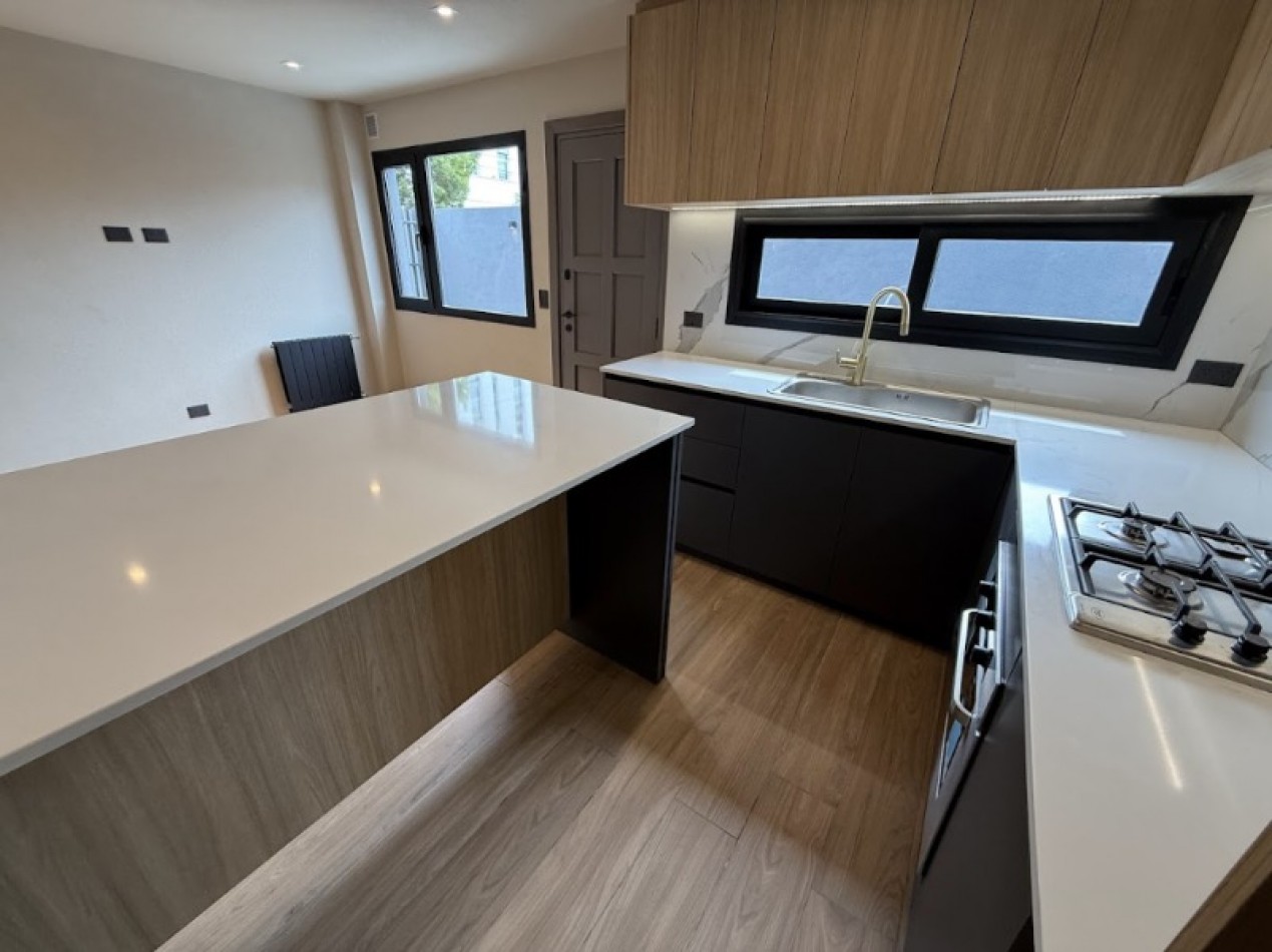 IMPERDIBLE!!! CHALET 3 AMB C GRAN PATIO y PISCINA RECICLADA A NUEVO PARQUE LURO
