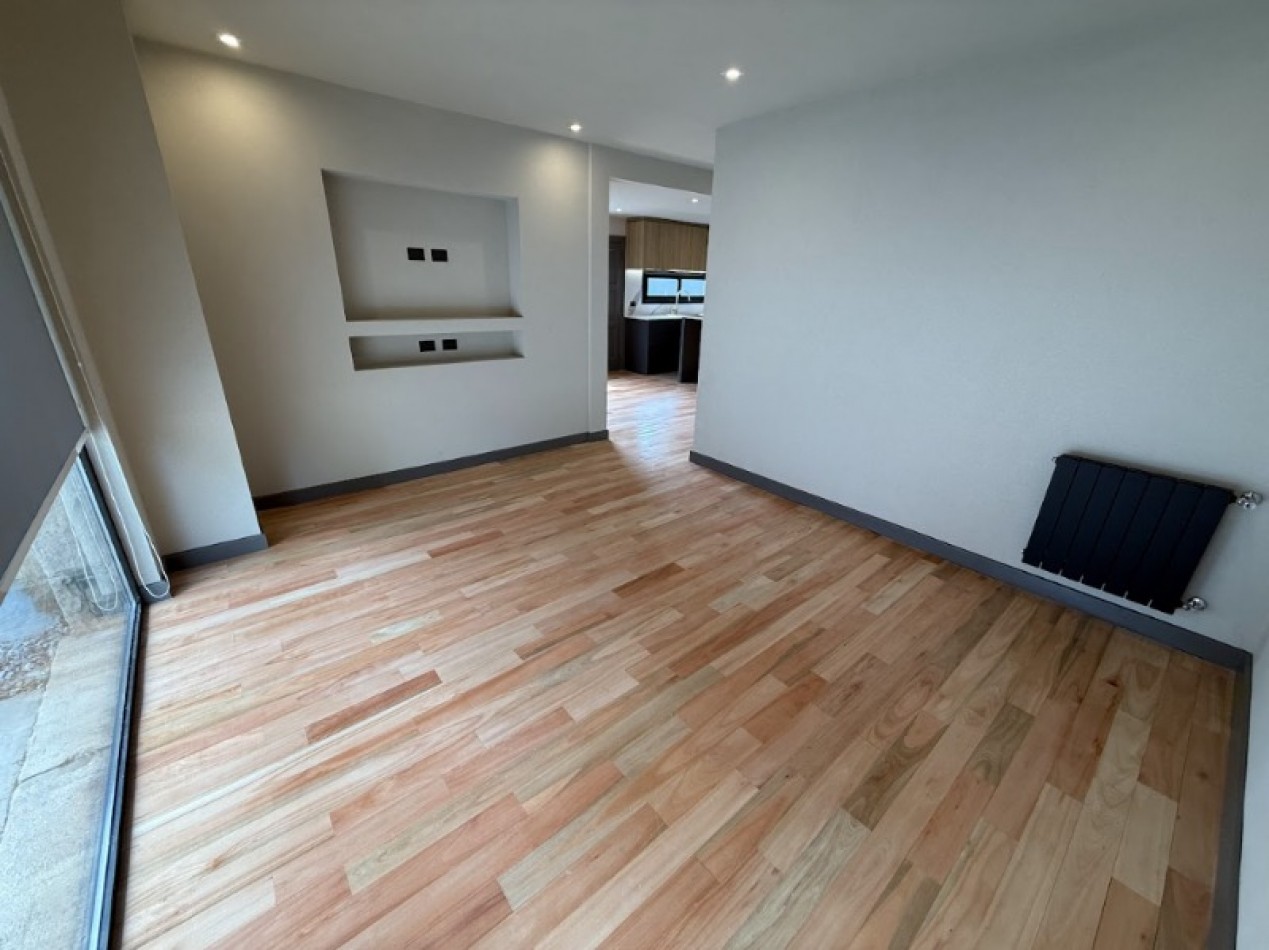 IMPERDIBLE!!! CHALET 3 AMB C GRAN PATIO y PISCINA RECICLADA A NUEVO PARQUE LURO