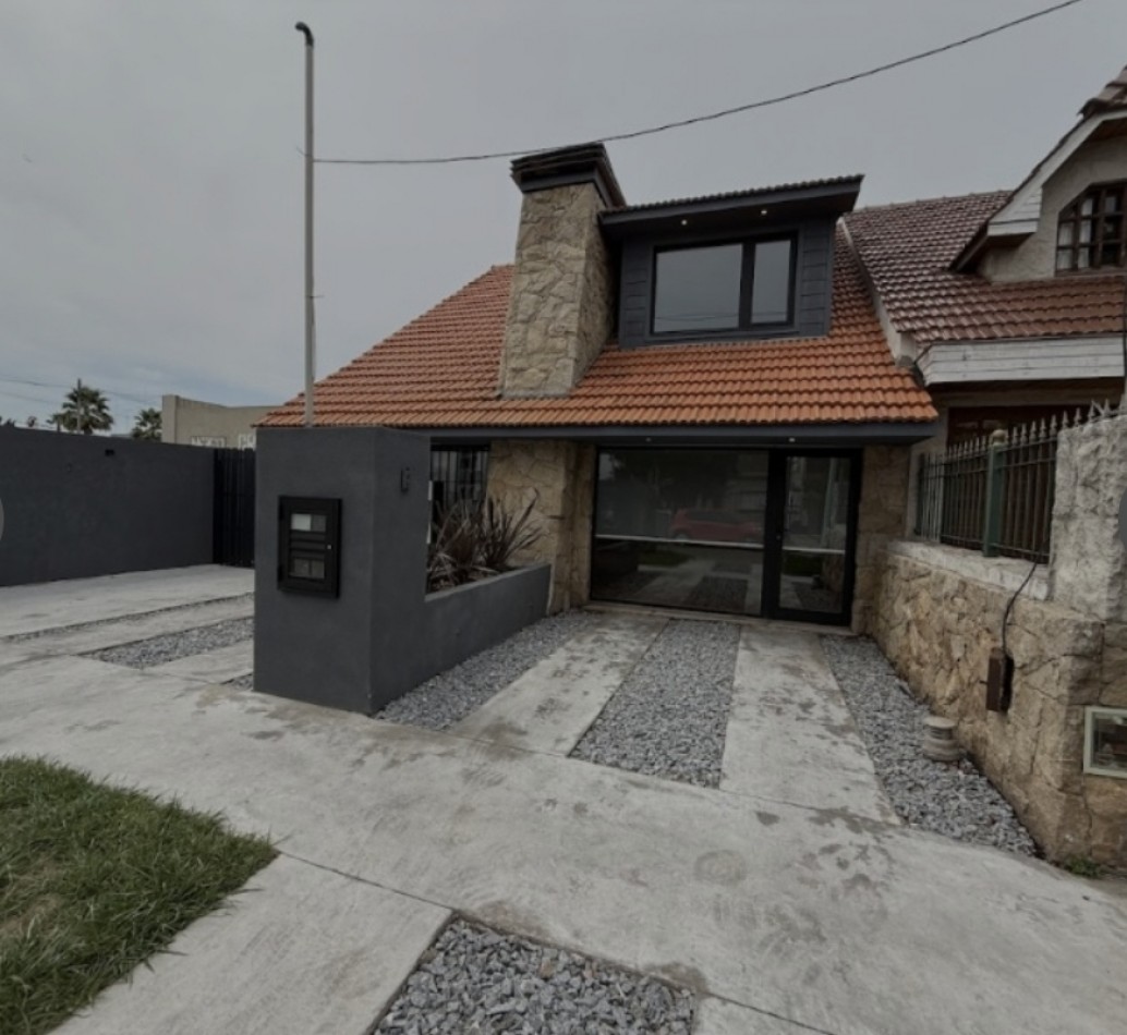 IMPERDIBLE!!! CHALET 3 AMB C GRAN PATIO y PISCINA RECICLADA A NUEVO PARQUE LURO