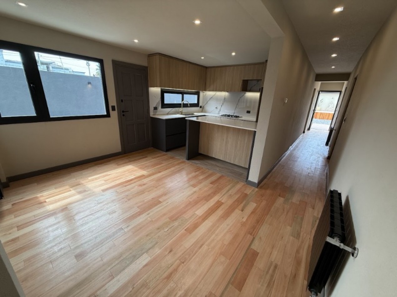 IMPERDIBLE!!! CHALET 3 AMB C GRAN PATIO y PISCINA RECICLADA A NUEVO PARQUE LURO