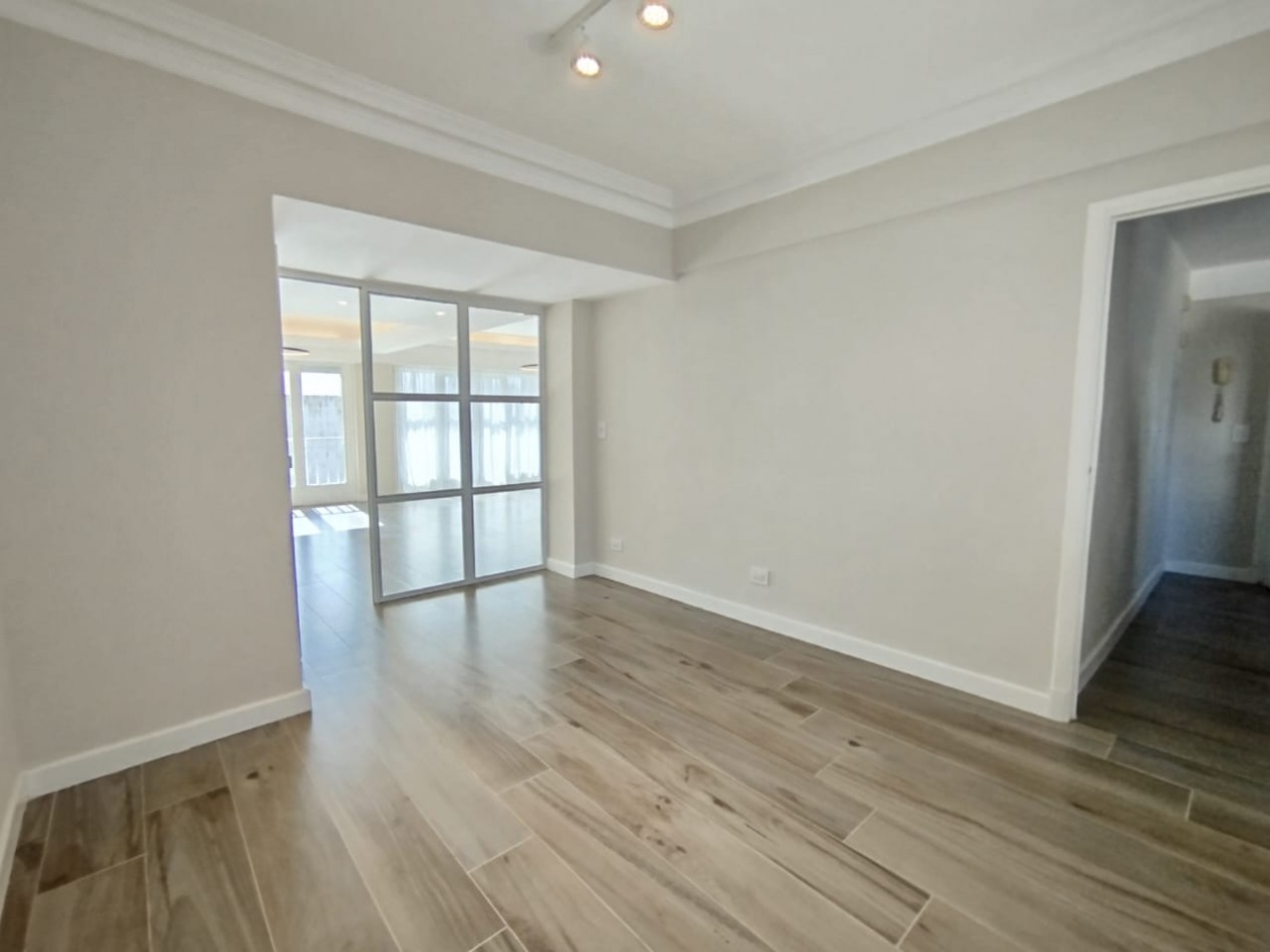 EXCELENTE DEPTO 4 AMB C BALCON Y ESCRITORIO MACROCENTRO