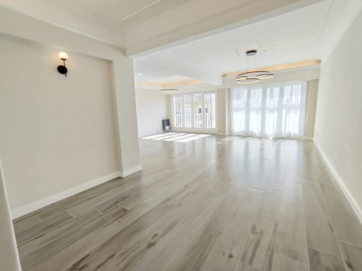 EXCELENTE DEPTO 4 AMB C BALCON Y ESCRITORIO MACROCENTRO