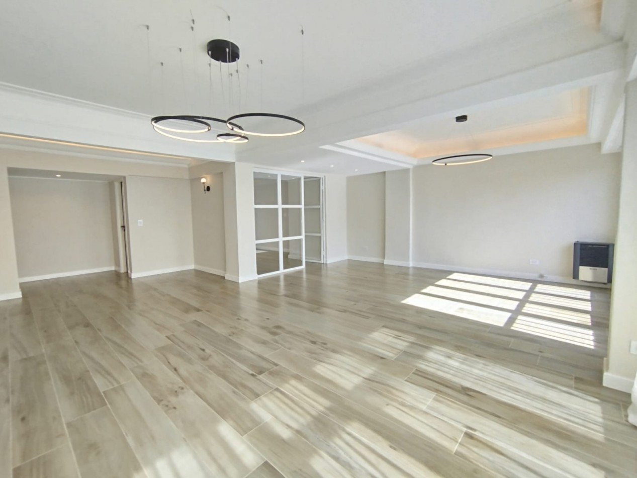 EXCELENTE DEPTO 4 AMB C BALCON Y ESCRITORIO MACROCENTRO