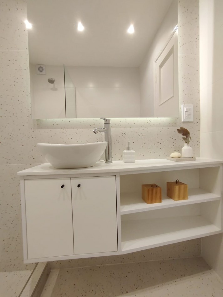 EXCELENTE DEPTO 4 AMB C BALCON Y ESCRITORIO MACROCENTRO