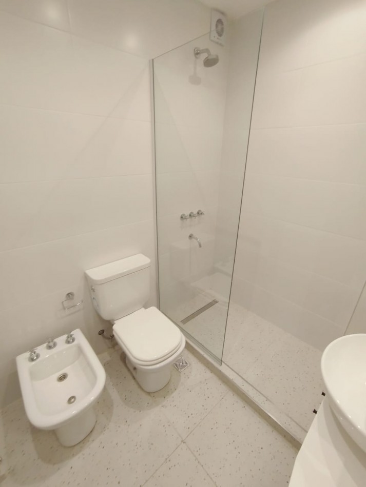 EXCELENTE DEPTO 4 AMB C BALCON Y ESCRITORIO MACROCENTRO