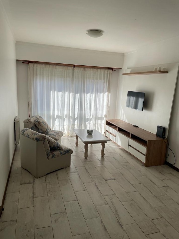 EXCELENTE DEPTO 3 AMB RECICLADO C BALCON Y COCHERA OPCIONAL A 300 MTS DE LA COSTA CENTRO
