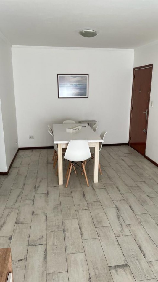 EXCELENTE DEPTO 3 AMB RECICLADO C BALCON Y COCHERA OPCIONAL A 300 MTS DE LA COSTA CENTRO