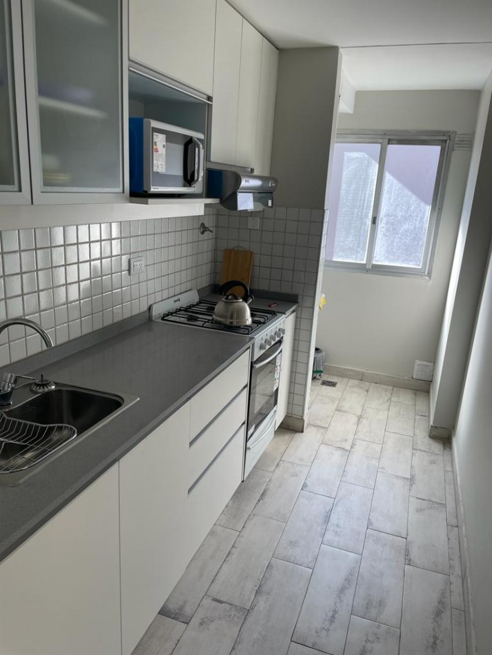 EXCELENTE DEPTO 3 AMB RECICLADO C BALCON Y COCHERA OPCIONAL A 300 MTS DE LA COSTA CENTRO