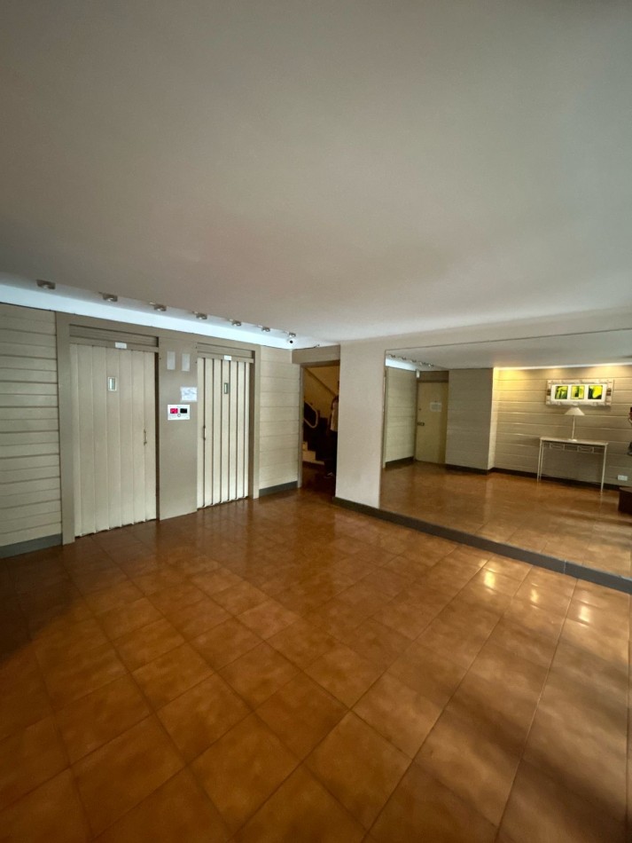 VENTA APTO CREDITO IMPECABLE DEPARTAMENTO 2 AMB RECICLADO CON GRAN BALCON