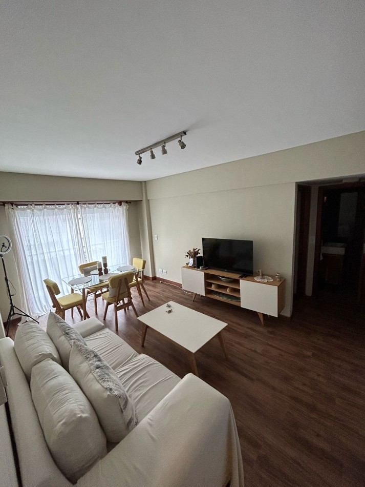 VENTA APTO CREDITO IMPECABLE DEPARTAMENTO 2 AMB RECICLADO CON GRAN BALCON