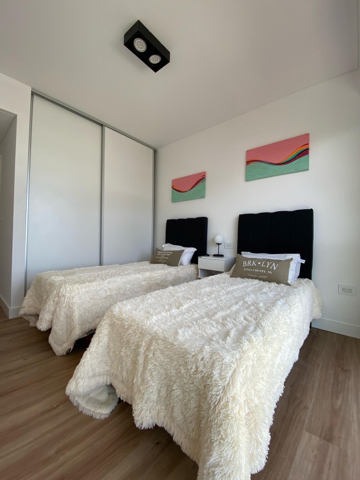 MODERNO DEPTO 3 AMB CON BALCON SALIENTE Y COCHERA AMOBLADO C QUINCHO Y JACUZZI CHAUVIN