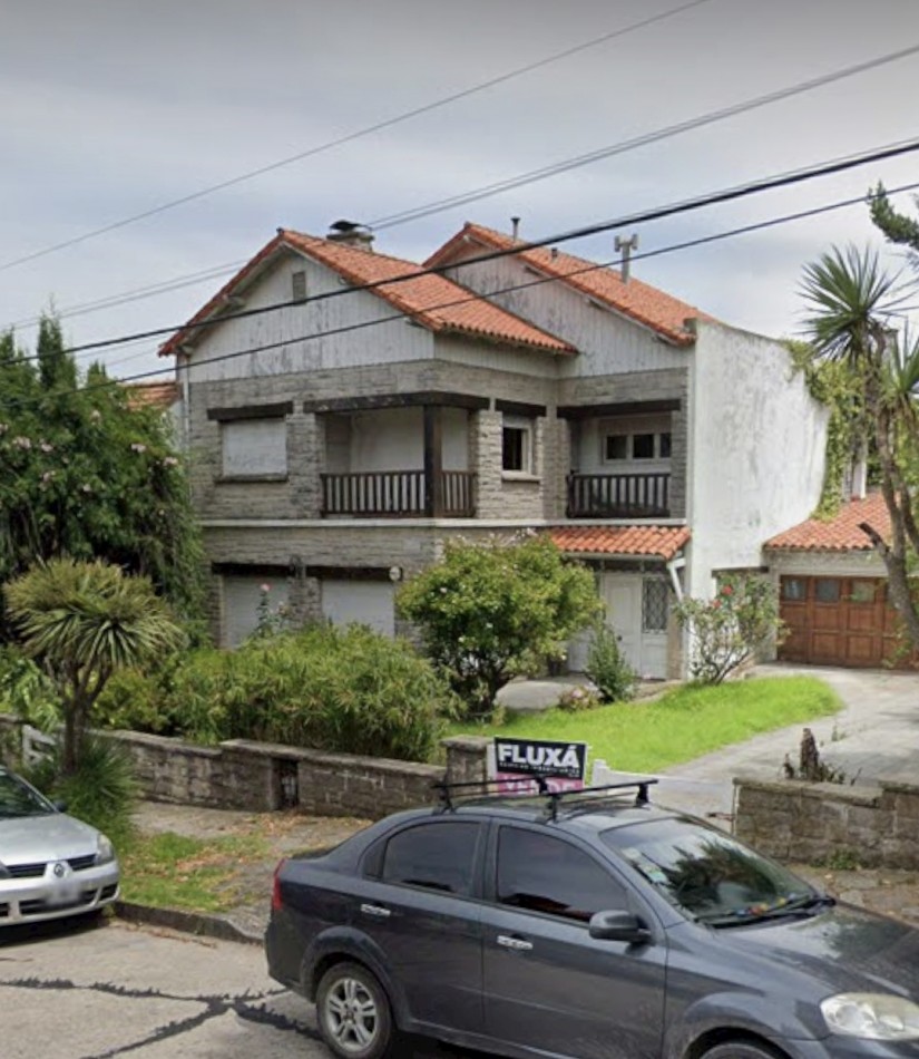 ESPECTACULAR CHALET DE ESTILO A RECICLAR LOTE 10.30x43m STELLA MARIS