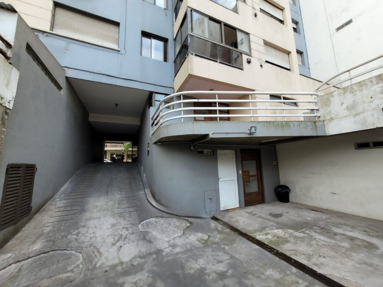 ESPECTACULAR DEPTO 2 AMB C BALCON/COCHERA/ TERRAZA RECICLADO PLAZA COLON
