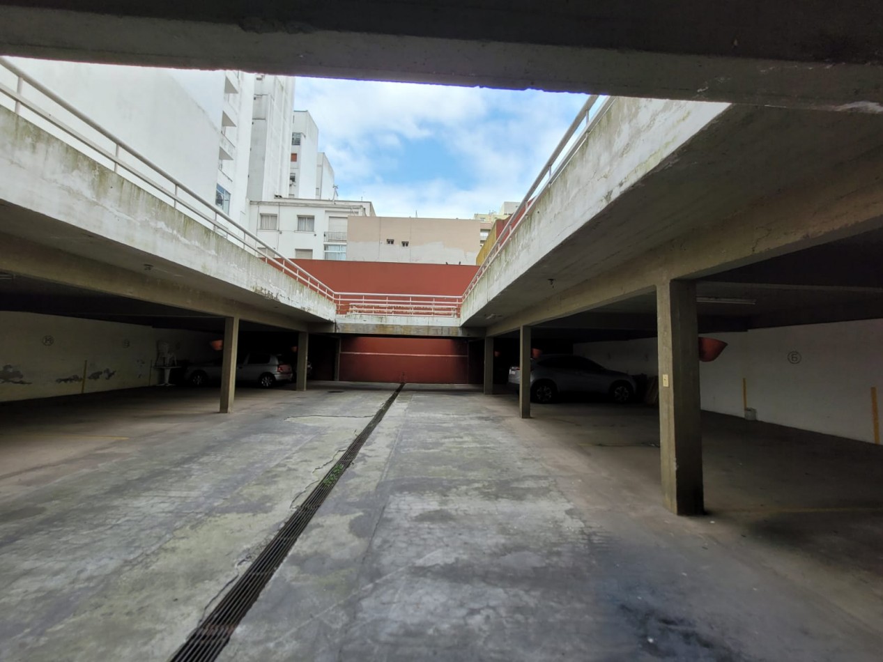 ESPECTACULAR DEPTO 2 AMB C BALCON/COCHERA/ TERRAZA RECICLADO PLAZA COLON