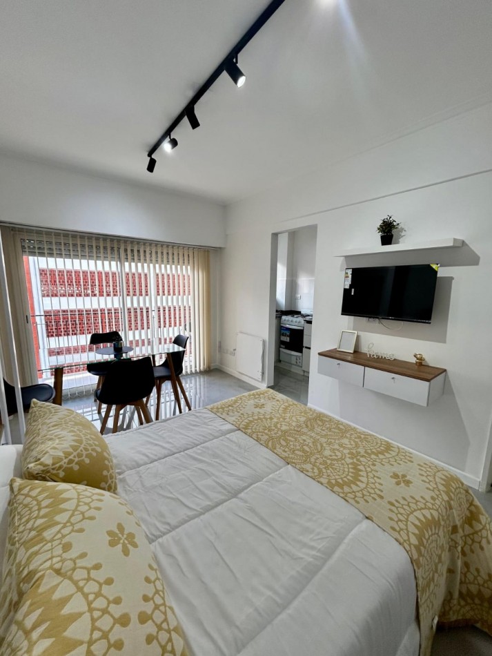 MONOAMBIENTE TIPO LOFT AL FTE CON BALCON RECICLADO CENTRO