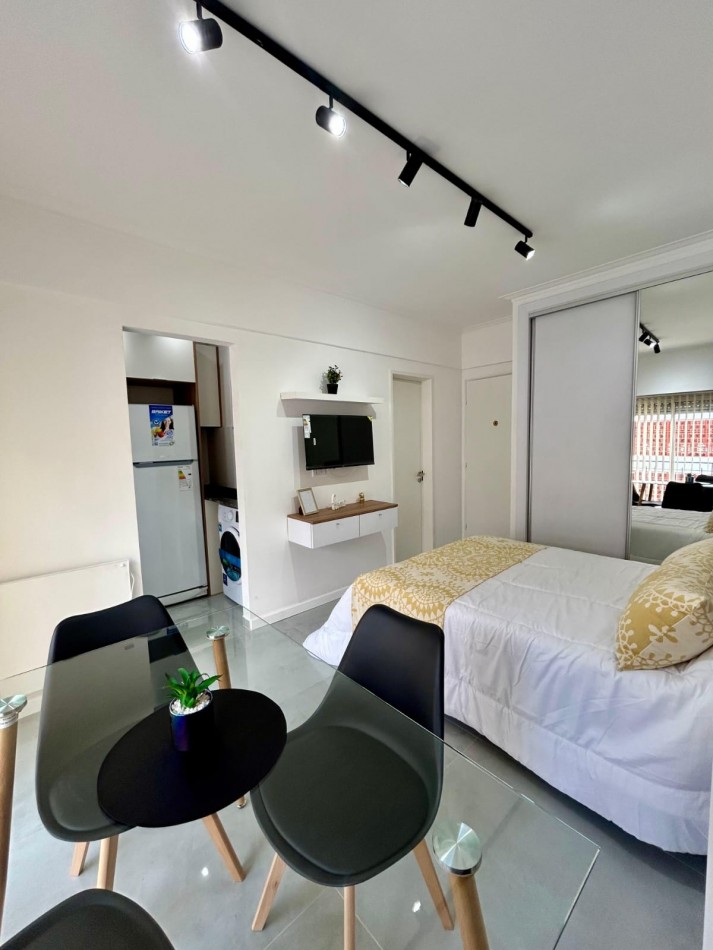 MONOAMBIENTE TIPO LOFT AL FTE CON BALCON RECICLADO CENTRO