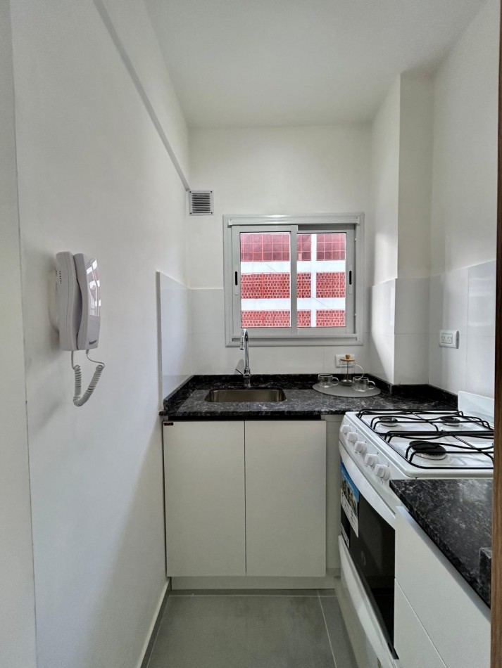 MONOAMBIENTE TIPO LOFT AL FTE CON BALCON RECICLADO CENTRO