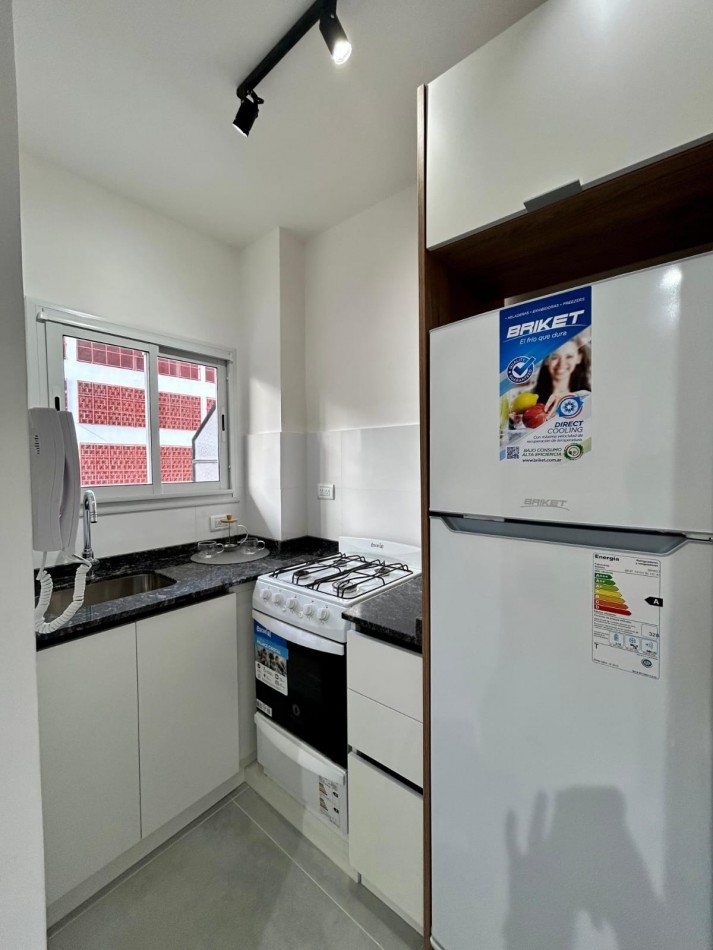 MONOAMBIENTE TIPO LOFT AL FTE CON BALCON RECICLADO CENTRO