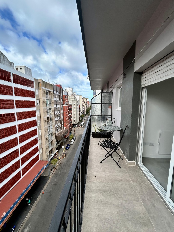 MONOAMBIENTE TIPO LOFT AL FTE CON BALCON RECICLADO CENTRO