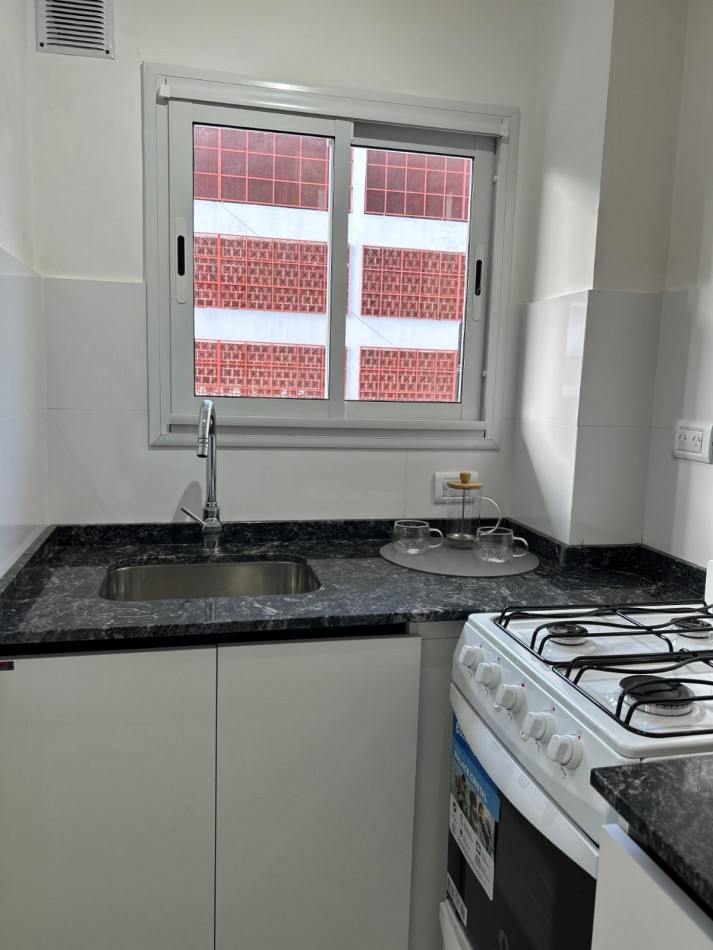 MONOAMBIENTE TIPO LOFT AL FTE CON BALCON RECICLADO CENTRO