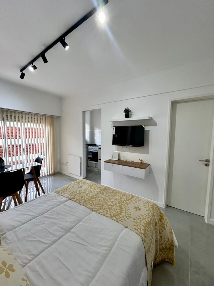 MONOAMBIENTE TIPO LOFT AL FTE CON BALCON RECICLADO CENTRO