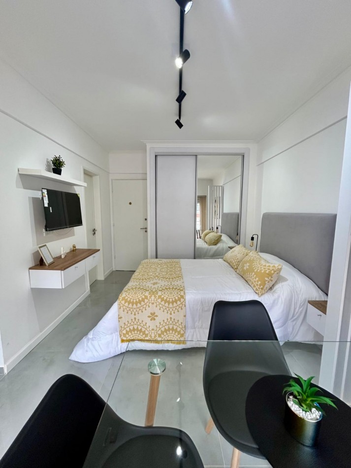 MONOAMBIENTE TIPO LOFT AL FTE CON BALCON RECICLADO CENTRO