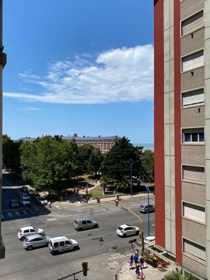 VISTA LAT AL MAR Y A PLAZA COLON!!! A METROS DE LA COSTA.. DEPTO 3 AMB RECICLADO Y AMOBLADO