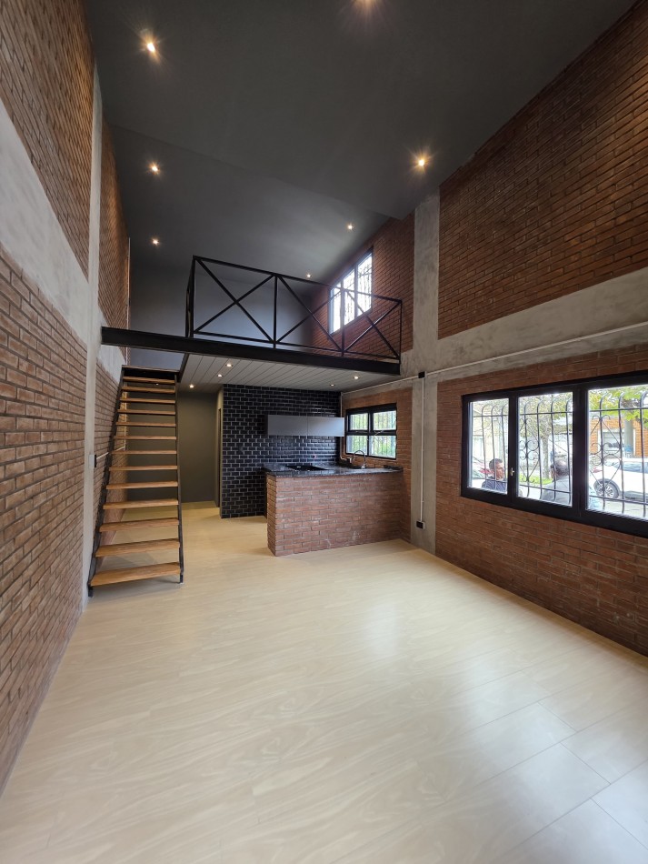 MODERNO DUPLEX 2 AMB C DOBLE ALTURA Y PATIO SAN JOSE