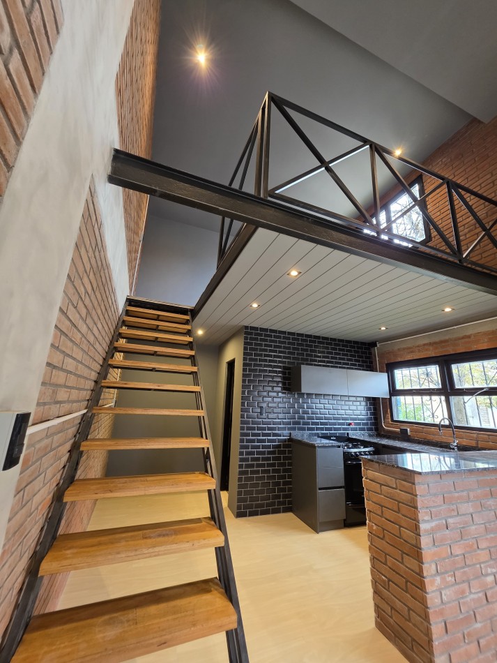 MODERNO DUPLEX 2 AMB C DOBLE ALTURA Y PATIO SAN JOSE