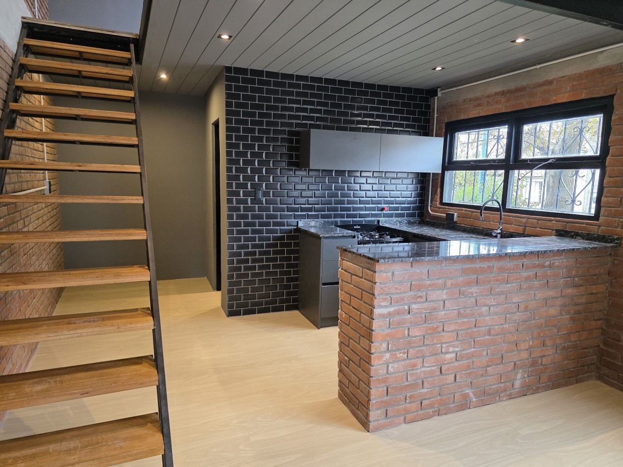 MODERNO DUPLEX 2 AMB C DOBLE ALTURA Y PATIO SAN JOSE